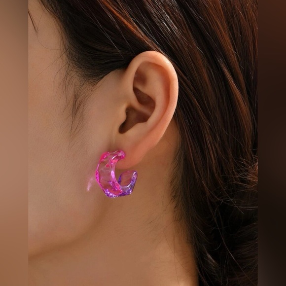đź’Ą3for$28 New Purple to Pink Fade Transparent Ombre Resin Cuff Hoop Earrings - Picture 5 of 16